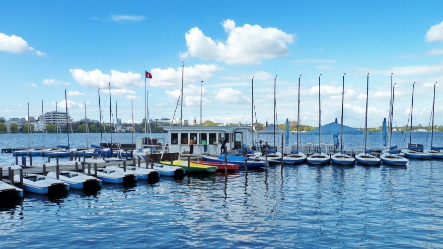 Bootsanleger an der Außenalster Bootsanleger an der Außenalster